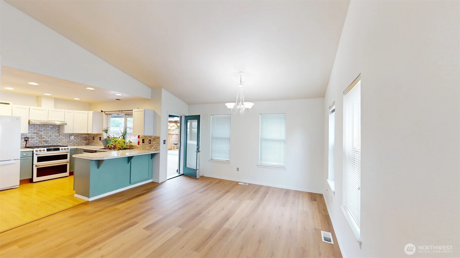 1605 N Bluegrass Lane Property Photo 4
