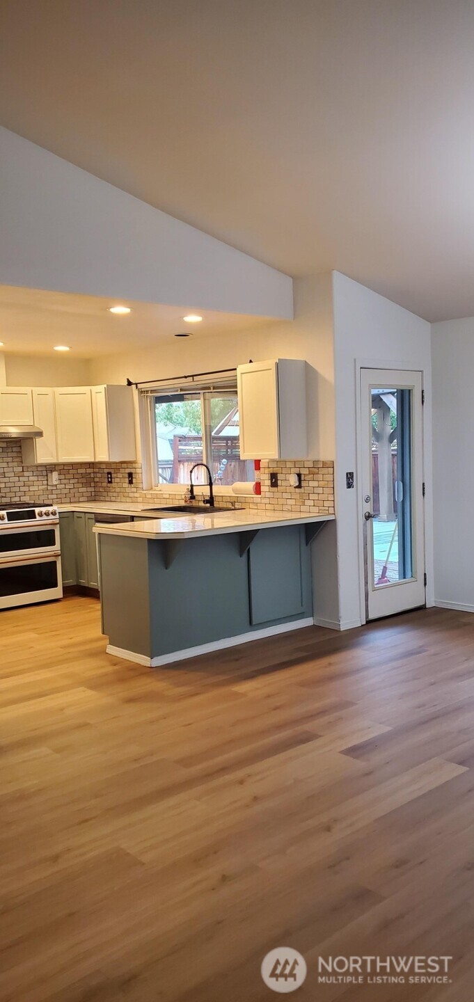 1605 N Bluegrass Lane Property Photo 4