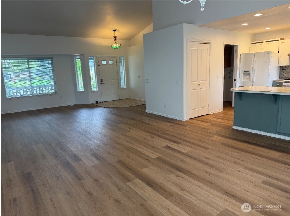 1605 N Bluegrass Lane Property Photo 5