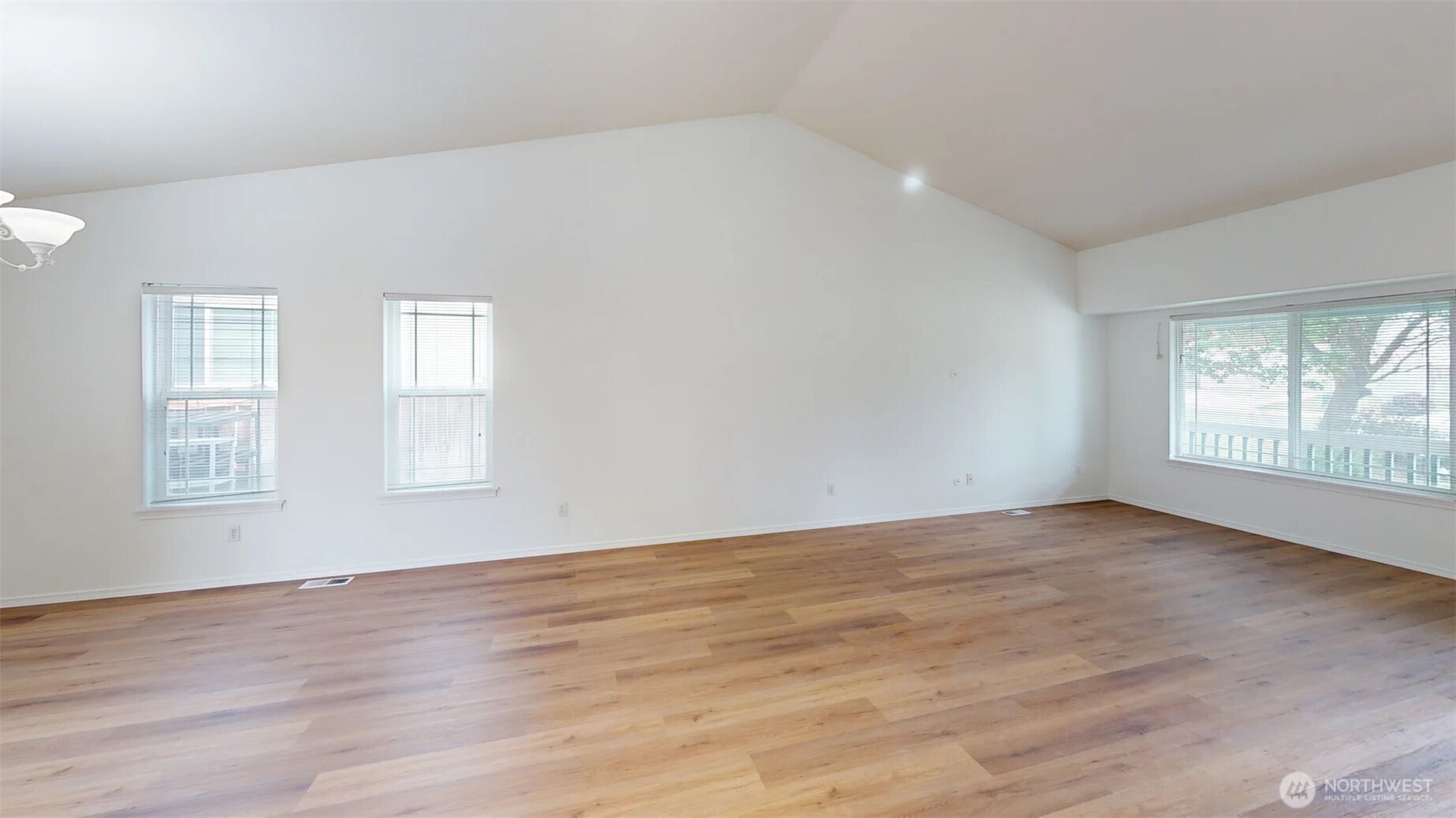 1605 N Bluegrass Lane Property Photo 7