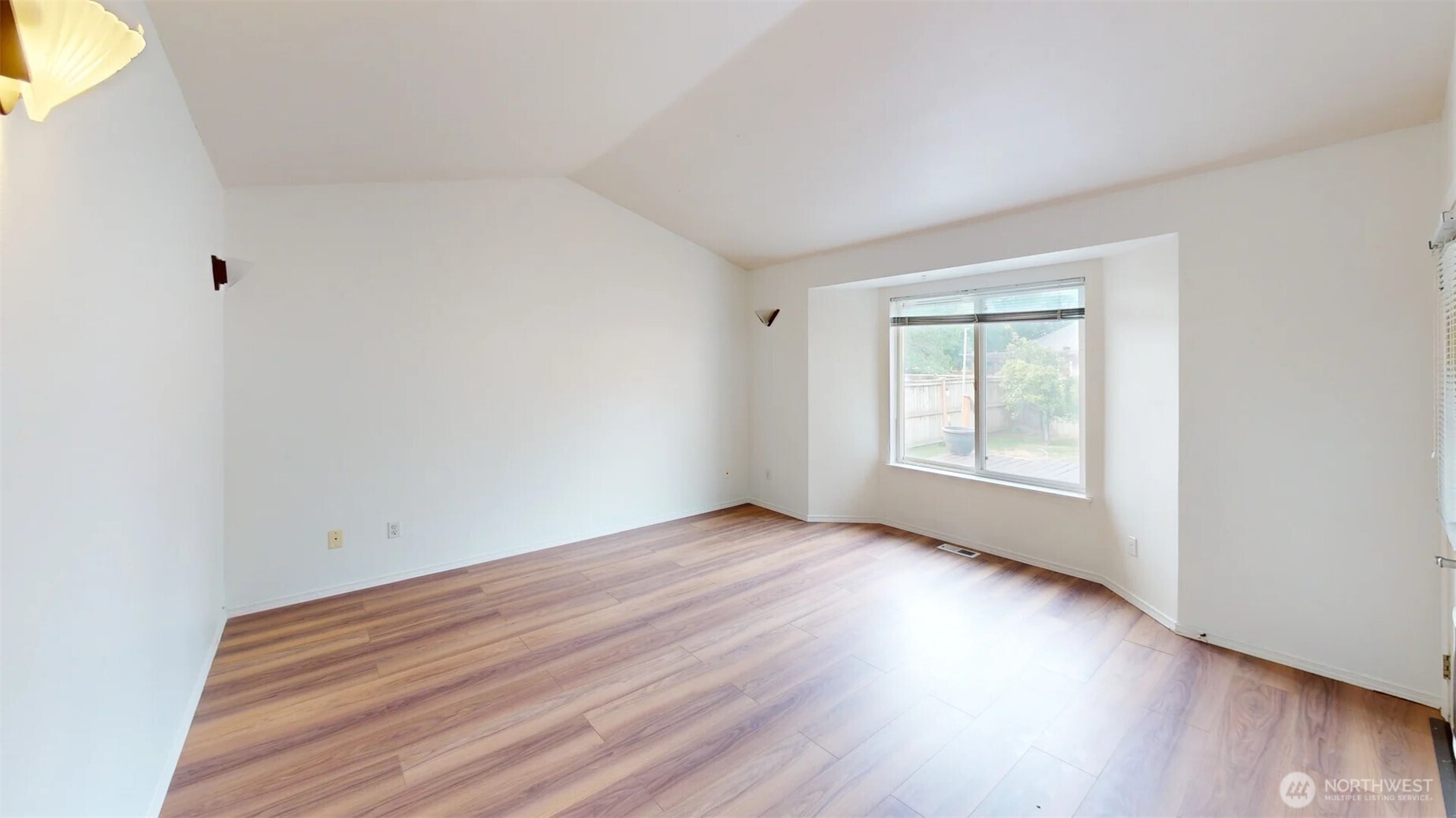 1605 N Bluegrass Lane Property Photo 11
