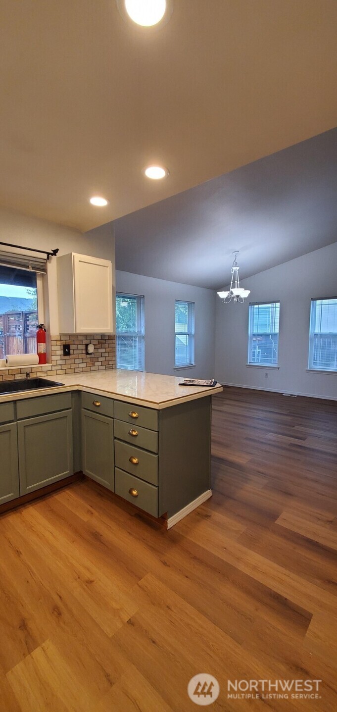 1605 N Bluegrass Lane Property Photo 12