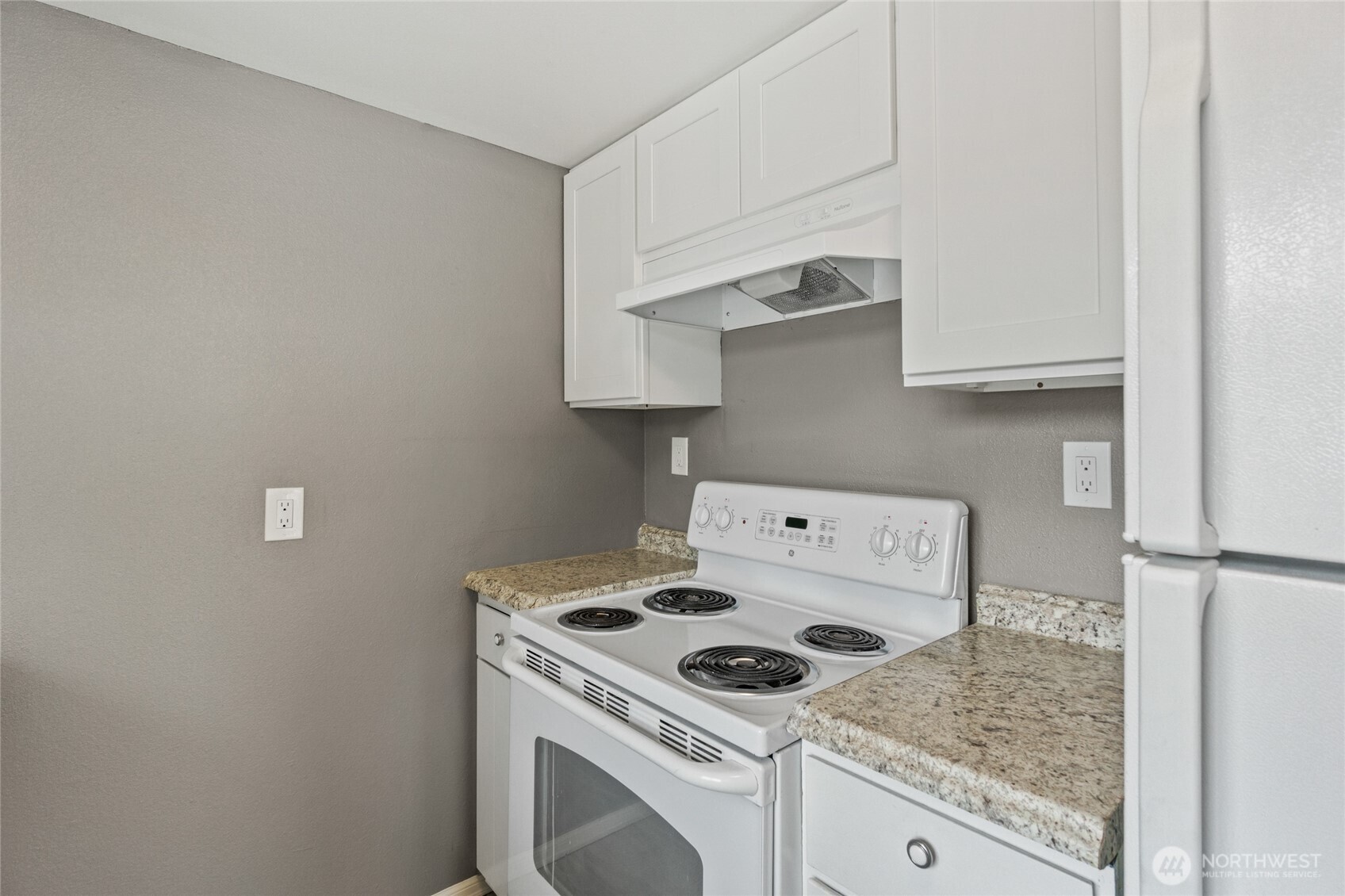 4028 S Lawrence Street Property Photo 6