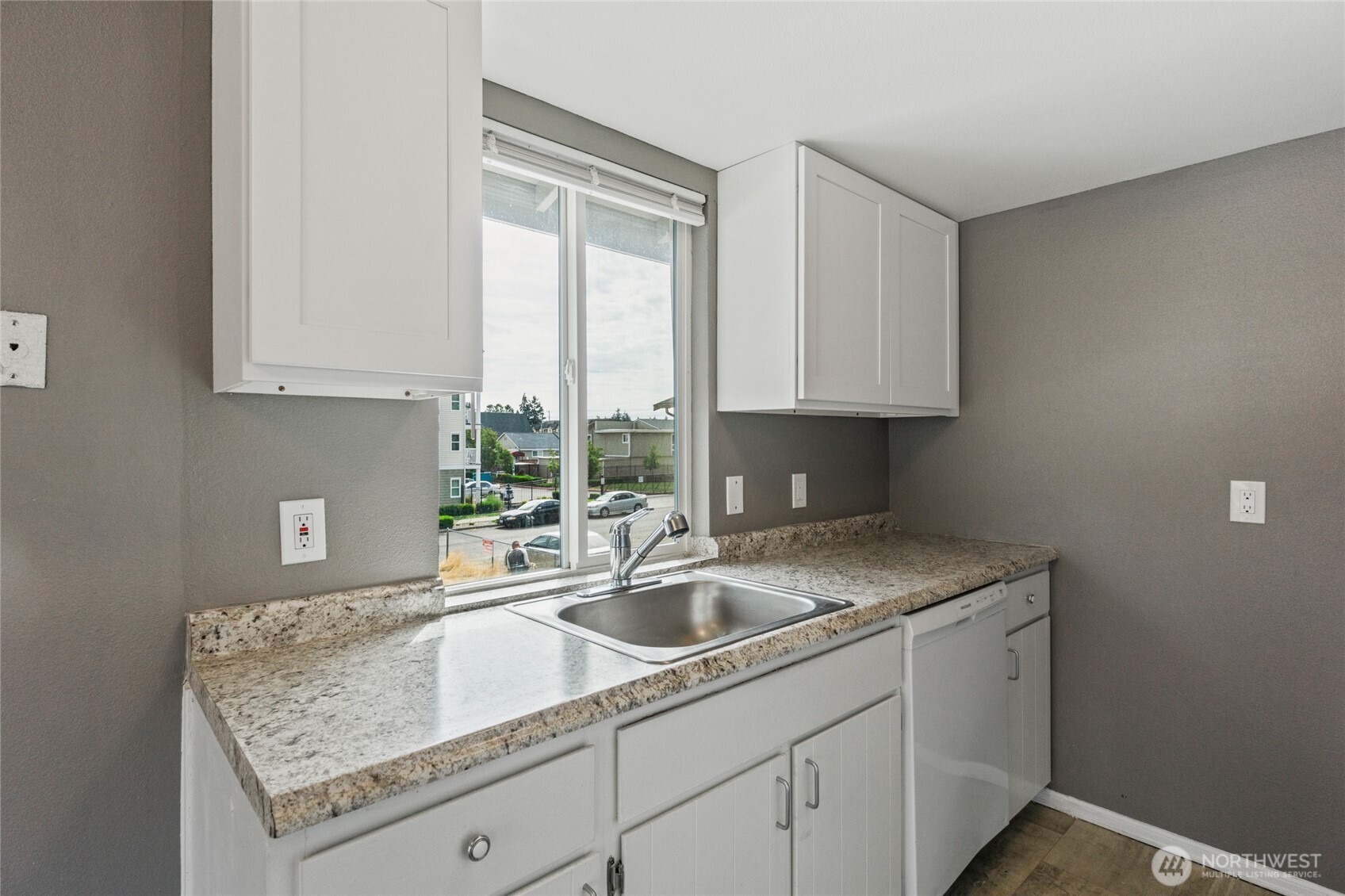 4028 S Lawrence Street Property Photo 8