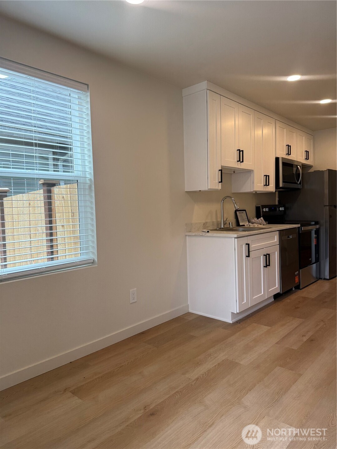 202 S Alder Avenue A Property Photo 4