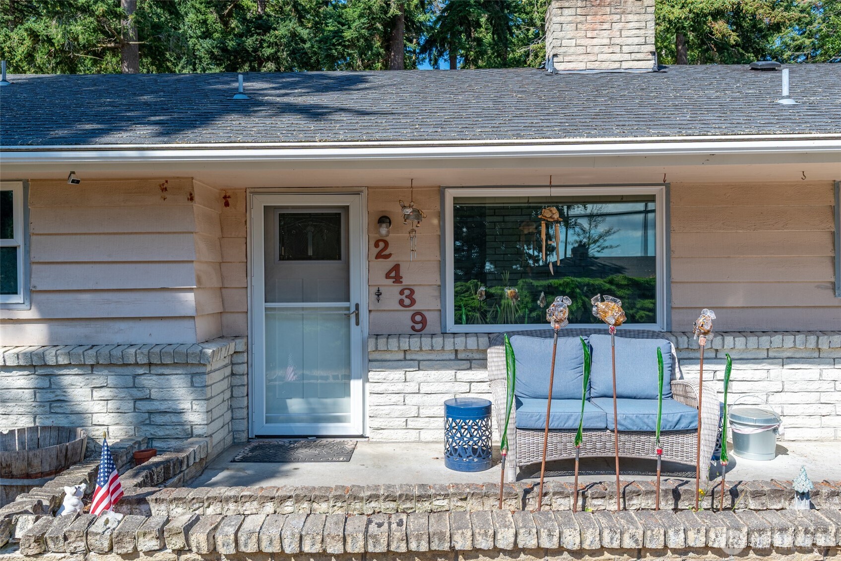 2439 Loerland Lane Property Photo 4