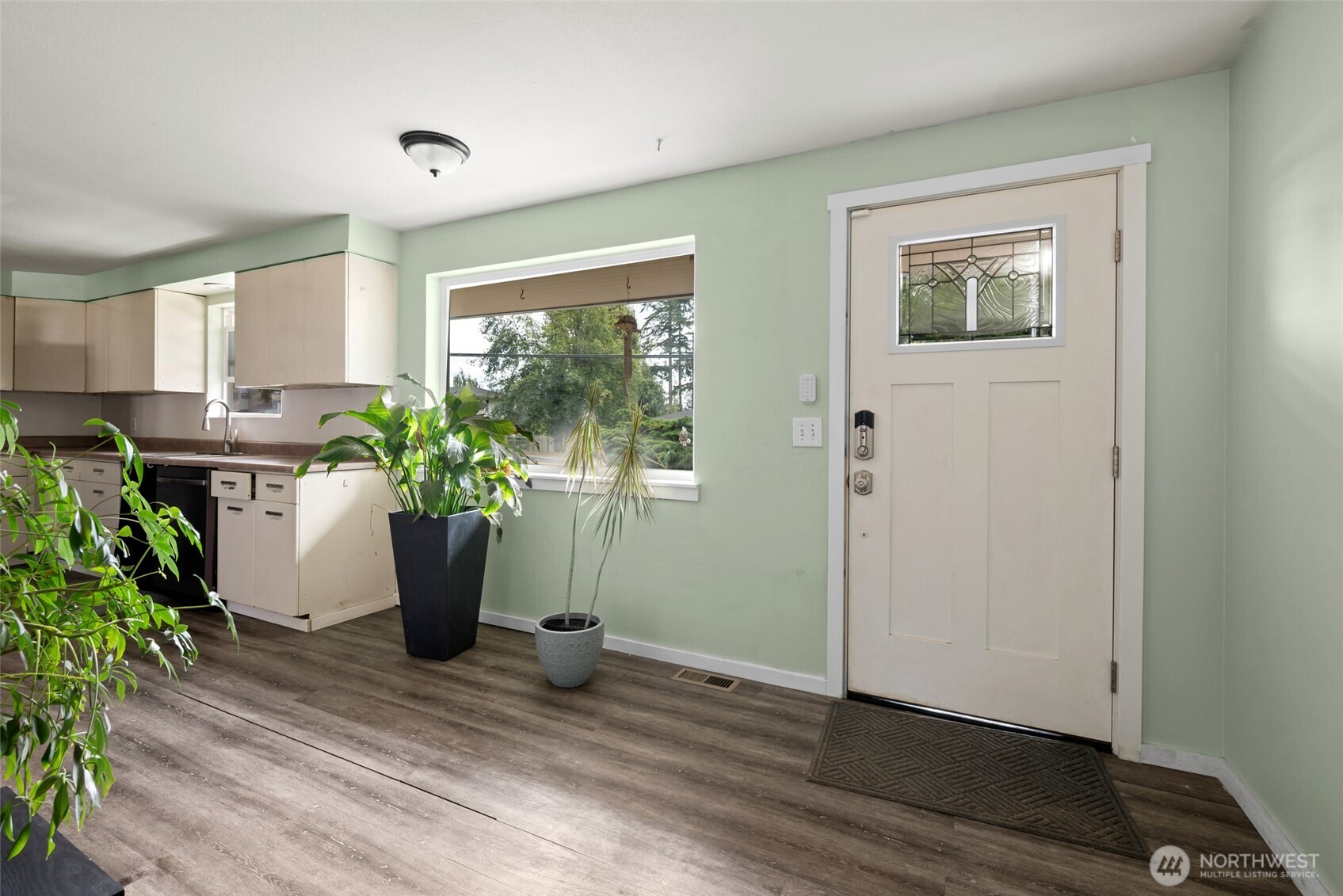 2439 Loerland Lane Property Photo 6