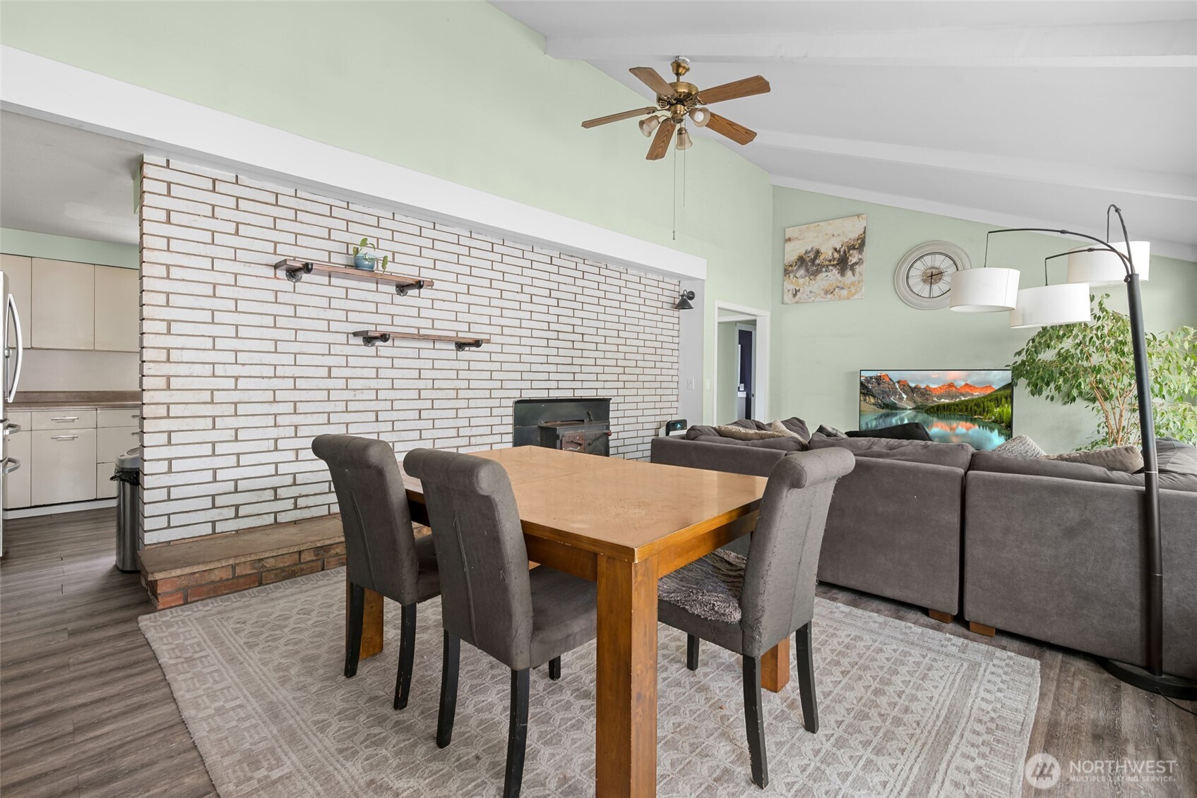 2439 Loerland Lane Property Photo 15