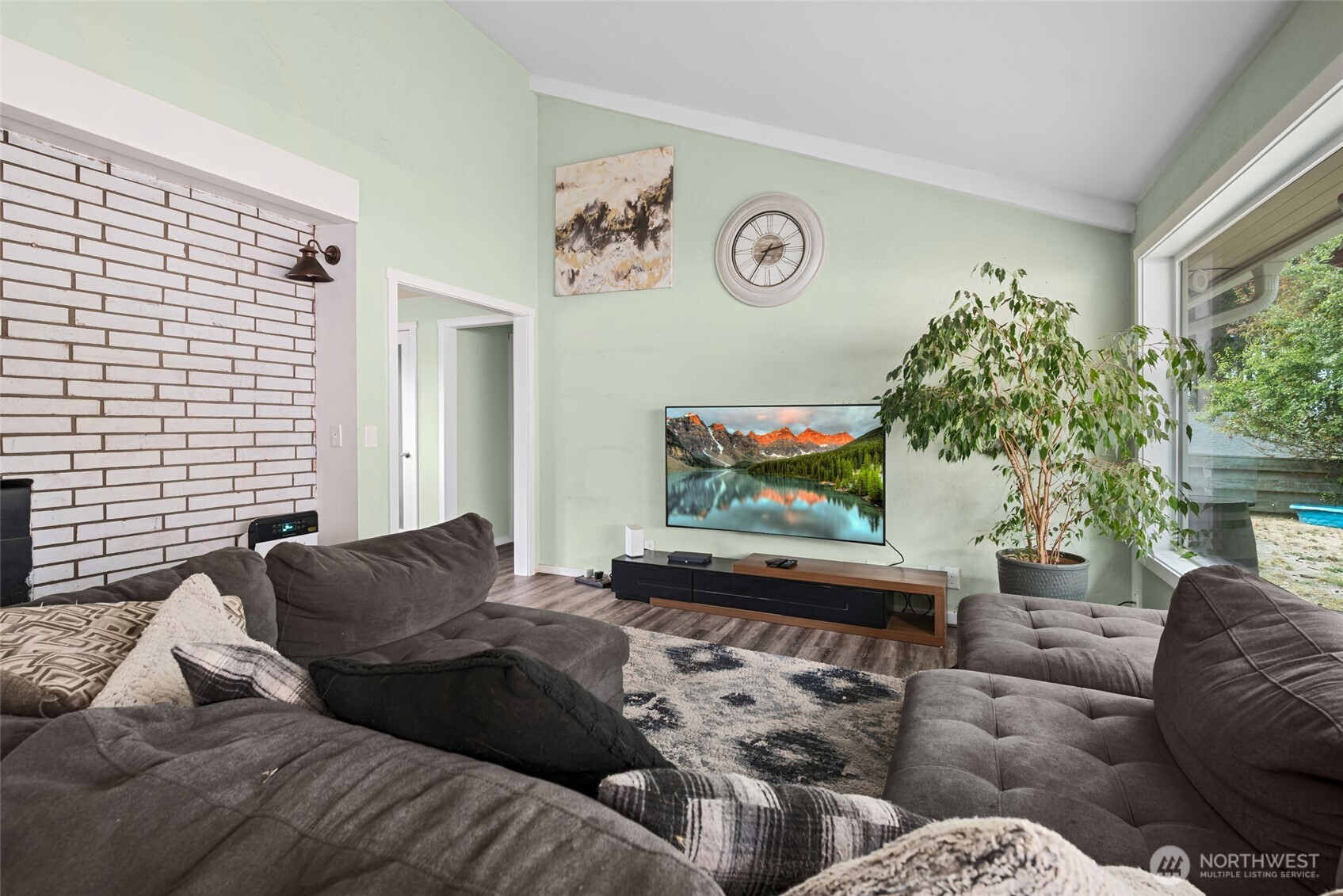 2439 Loerland Lane Property Photo 19
