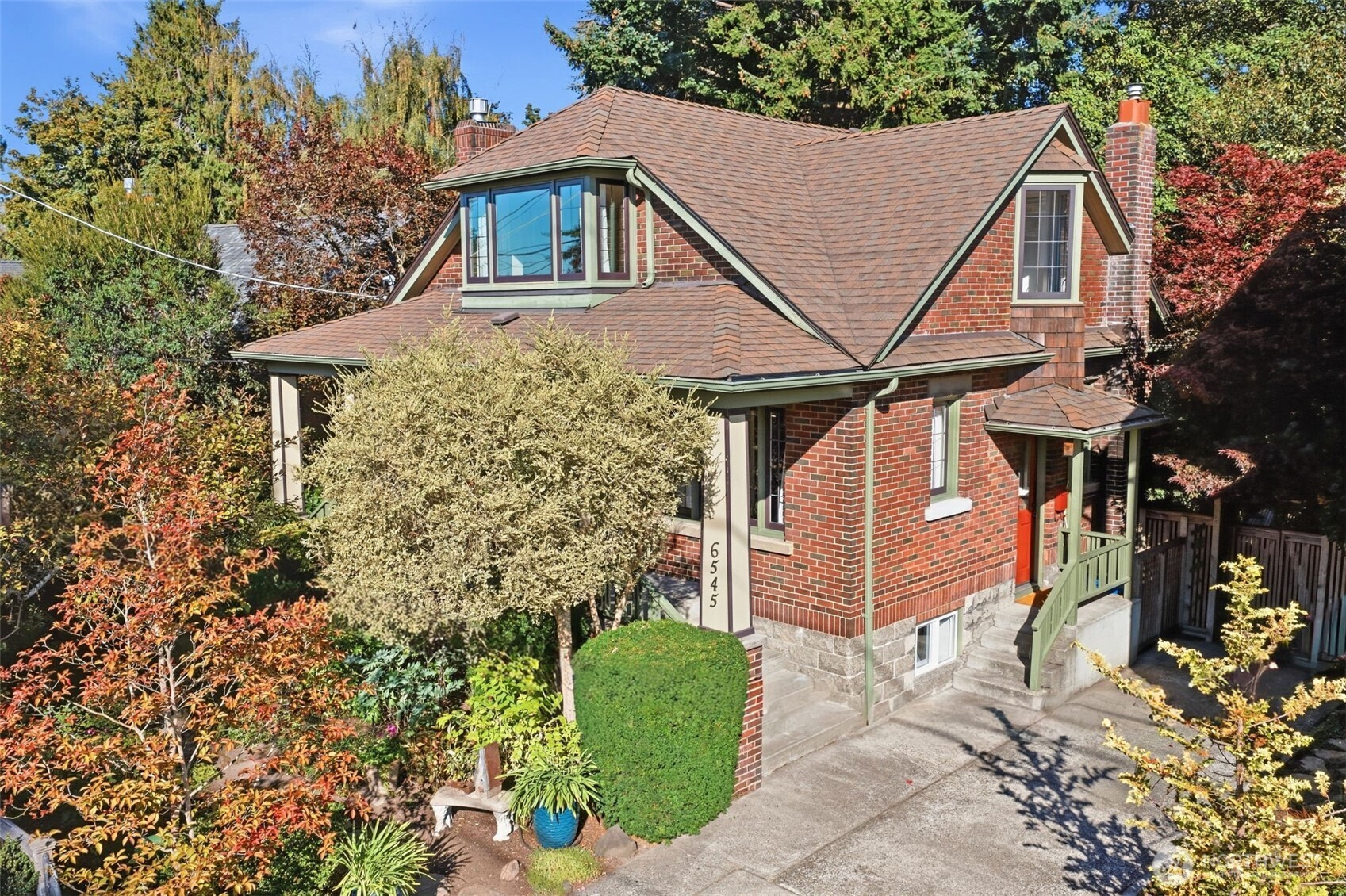 6545 Fauntleroy Way Property Photo 1
