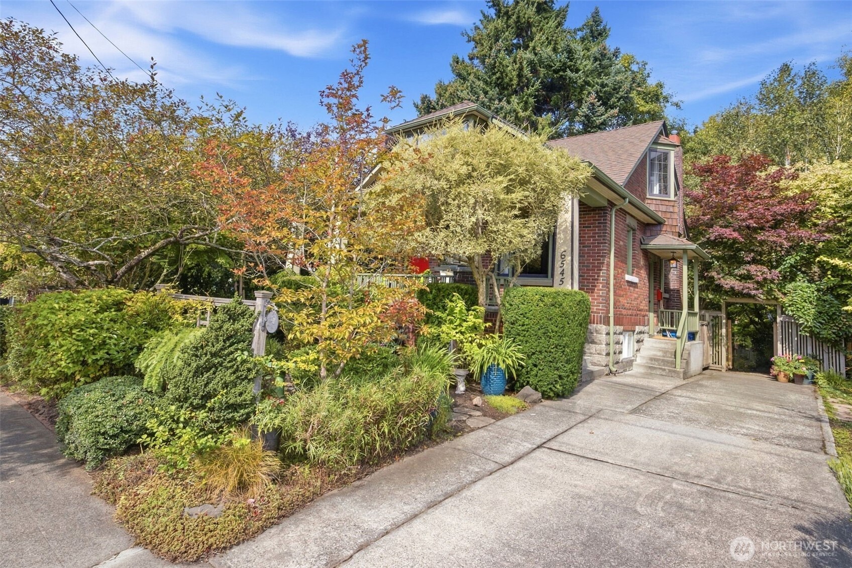 6545 Fauntleroy Way Property Photo 3