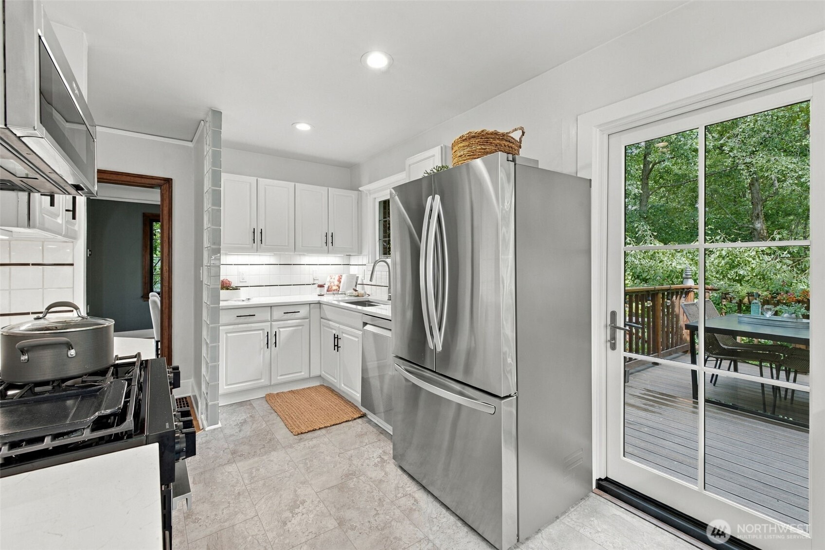 6545 Fauntleroy Way Property Photo 15