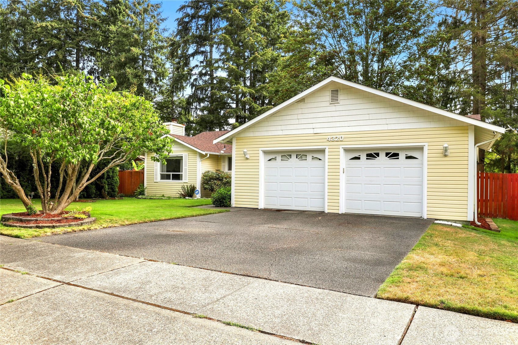 4320 Wellington Loop Property Photo 2