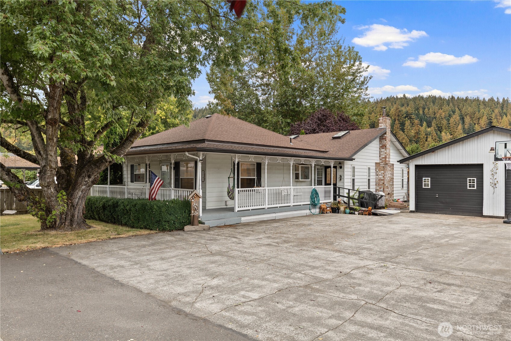 4721 East Valley Highway Property Photo 1