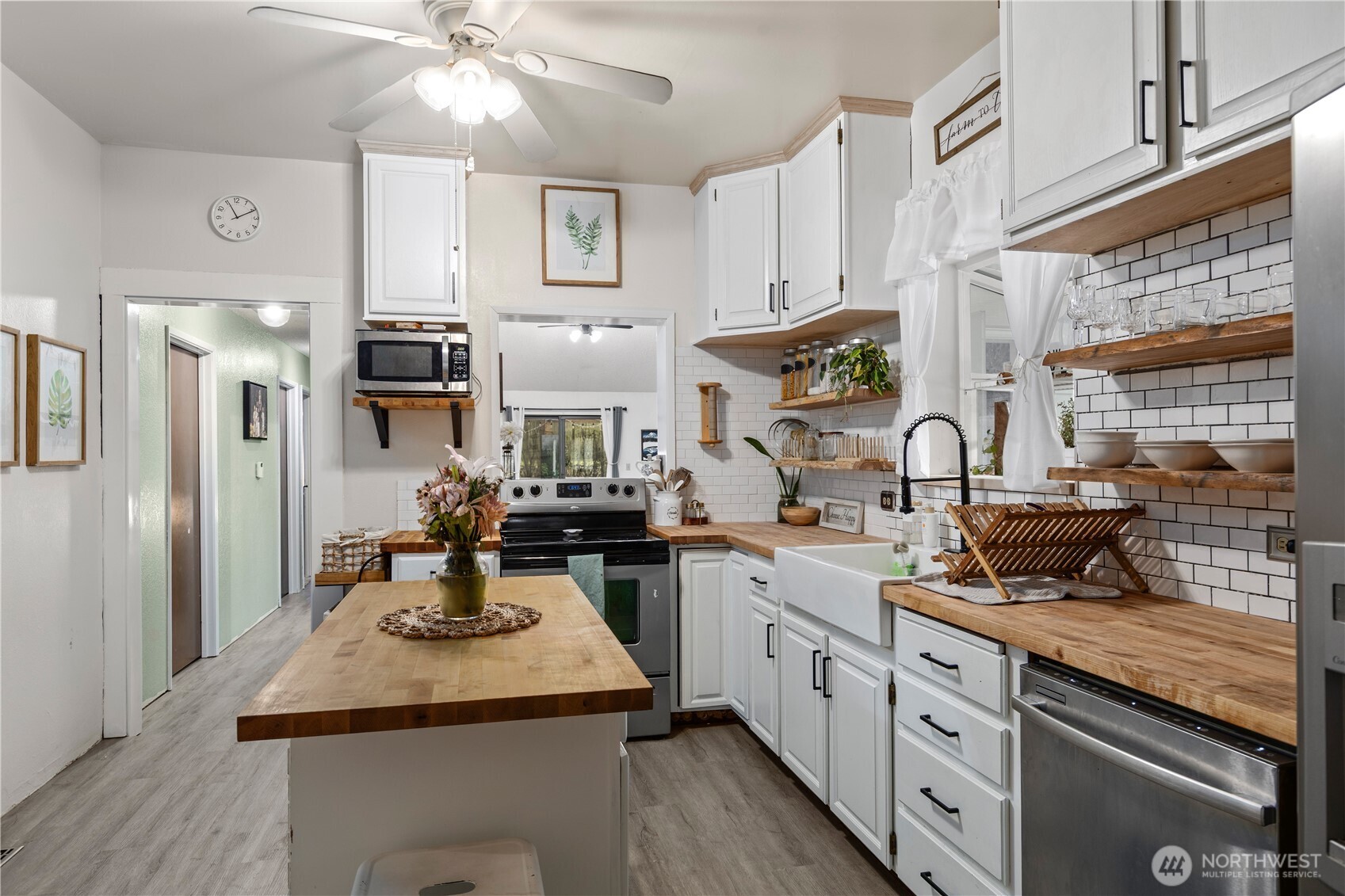 4721 East Valley Highway Property Photo 4