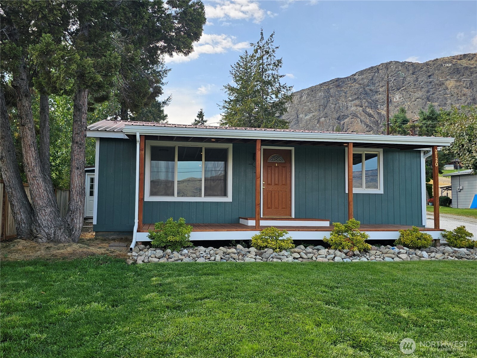 2120 Deerpath Drive Property Photo 3