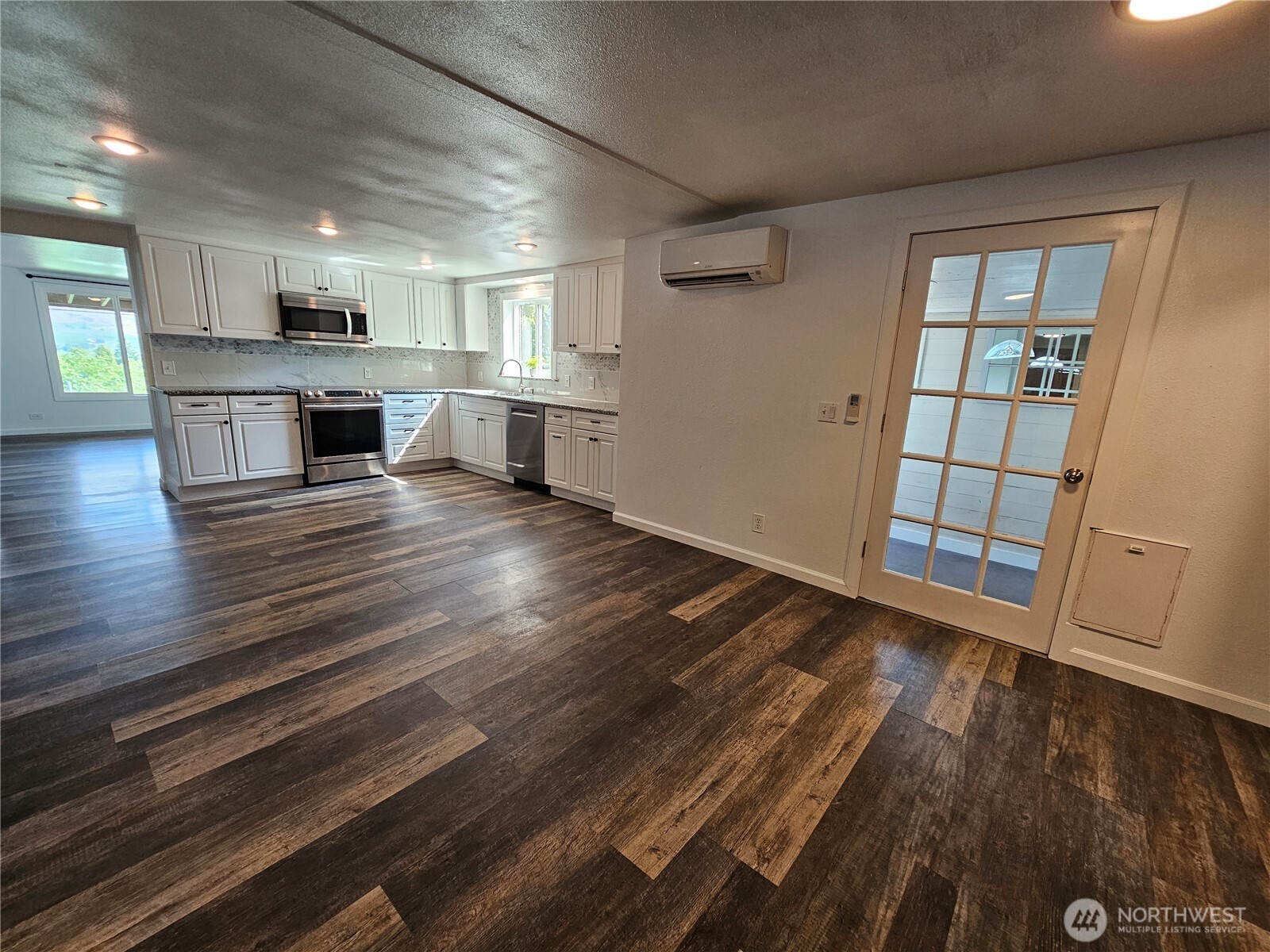 2120 Deerpath Drive Property Photo 7