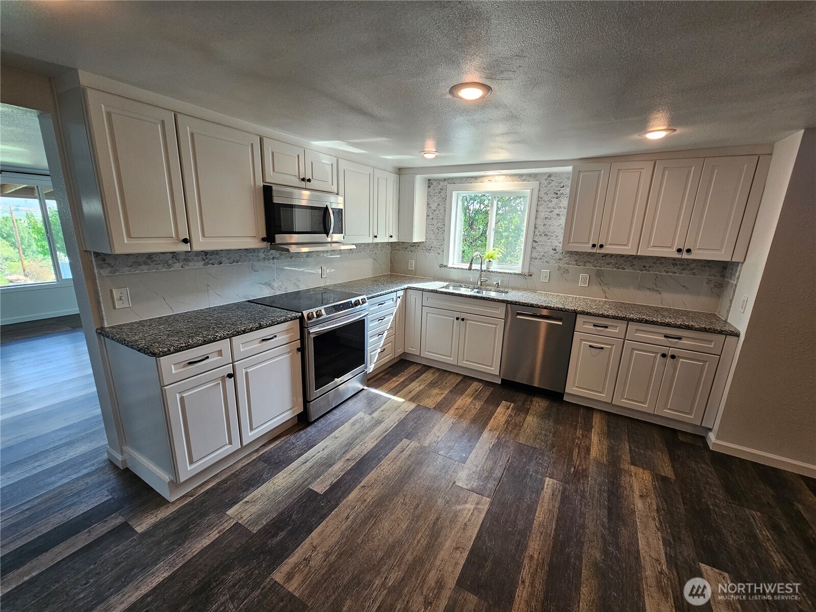 2120 Deerpath Drive Property Photo 10