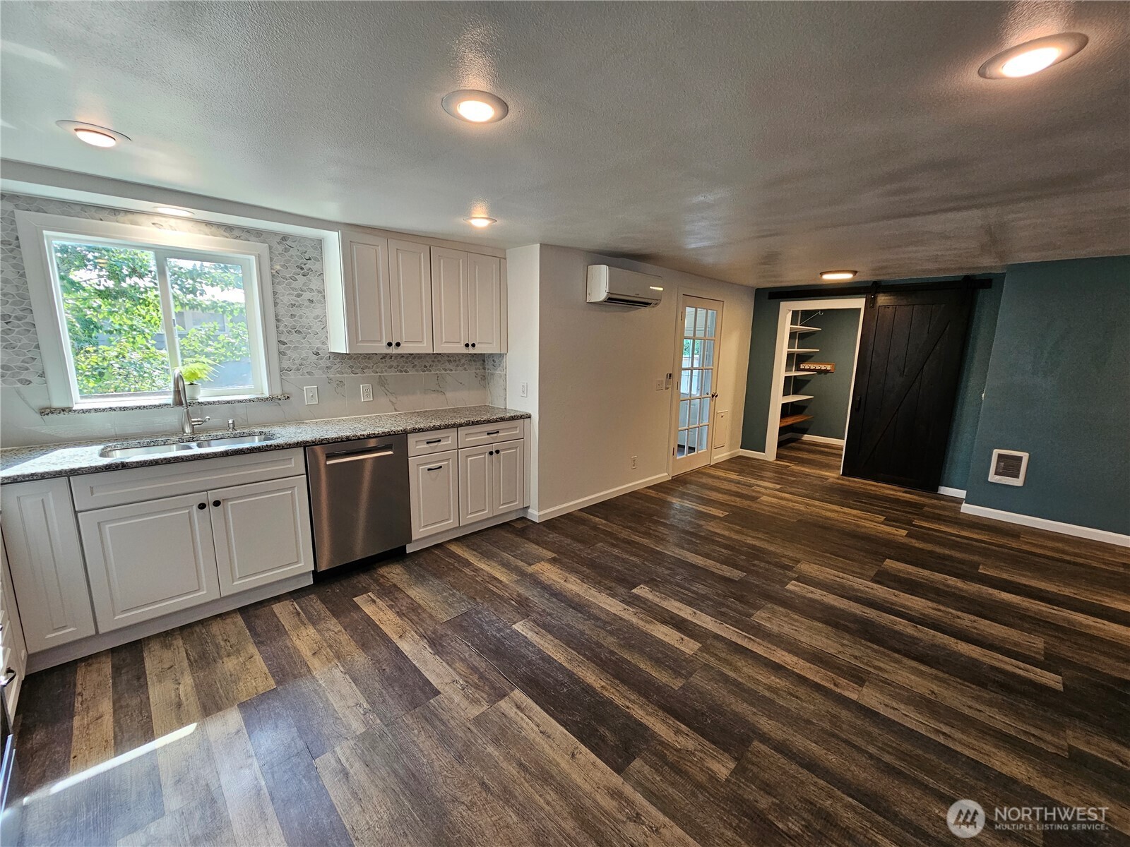 2120 Deerpath Drive Property Photo 11