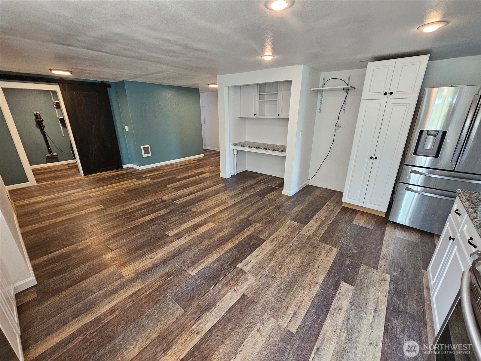 2120 Deerpath Drive Property Photo 13