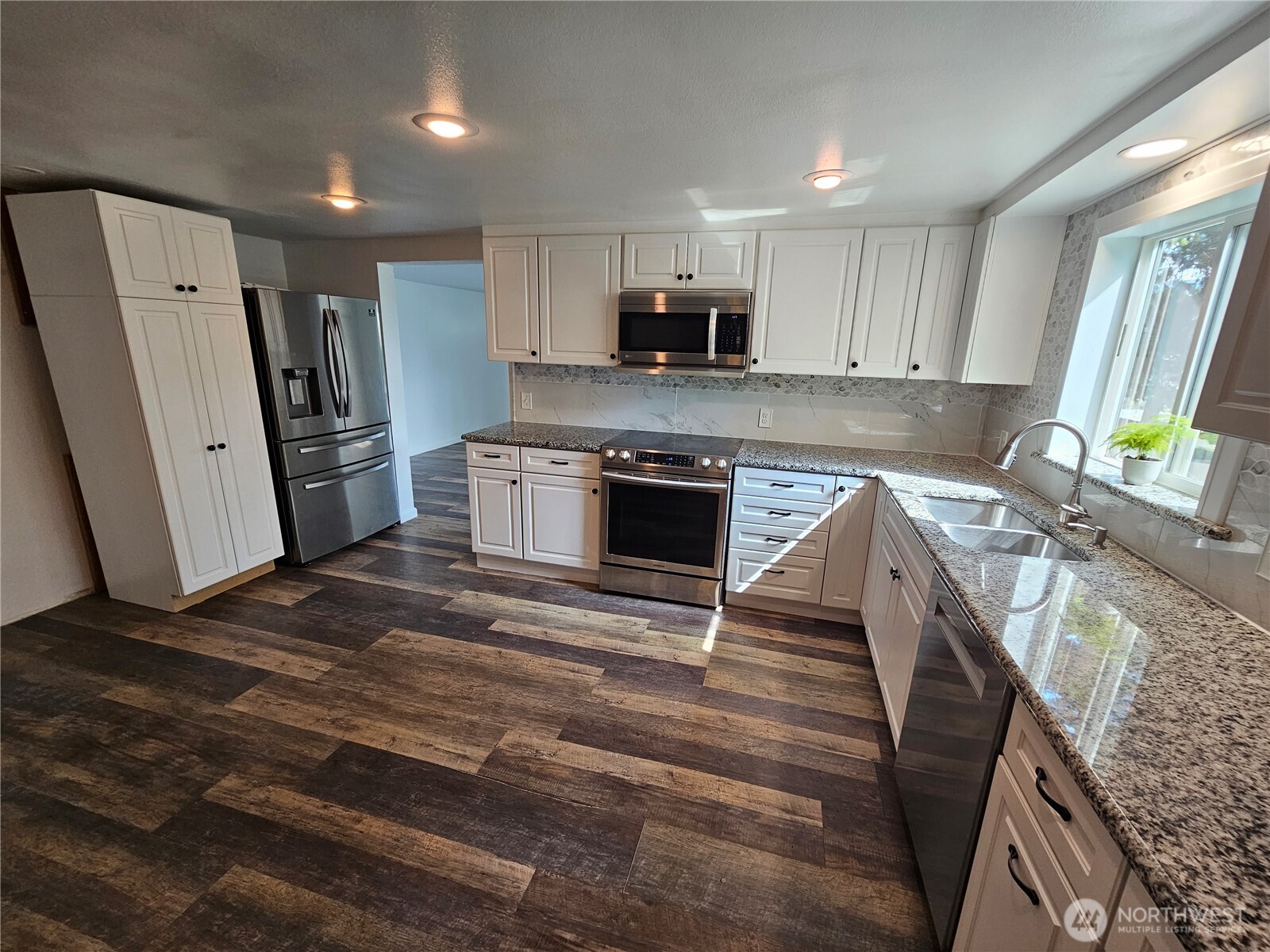 2120 Deerpath Drive Property Photo 14
