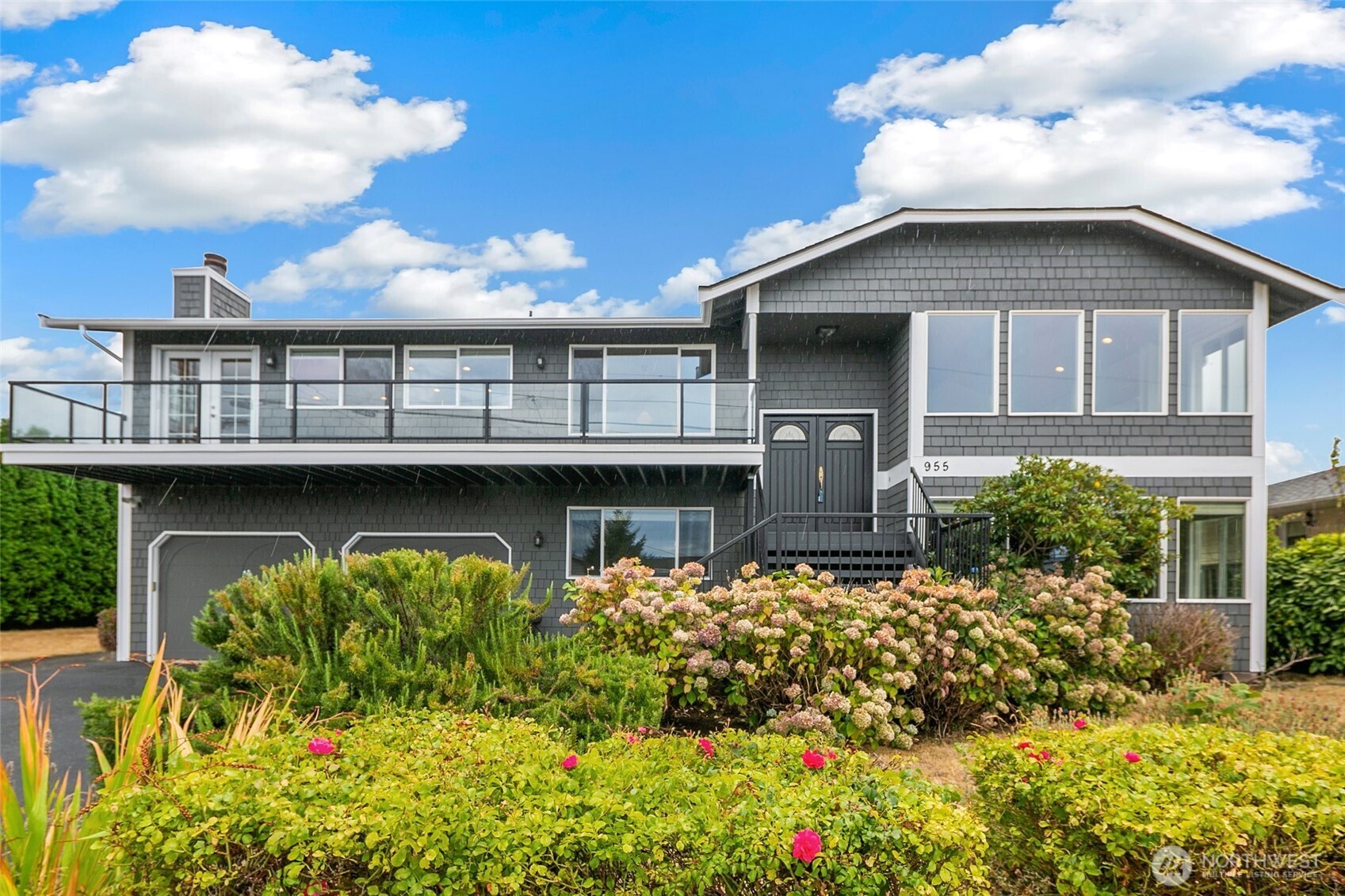 955 2nd Street Property Photo 1