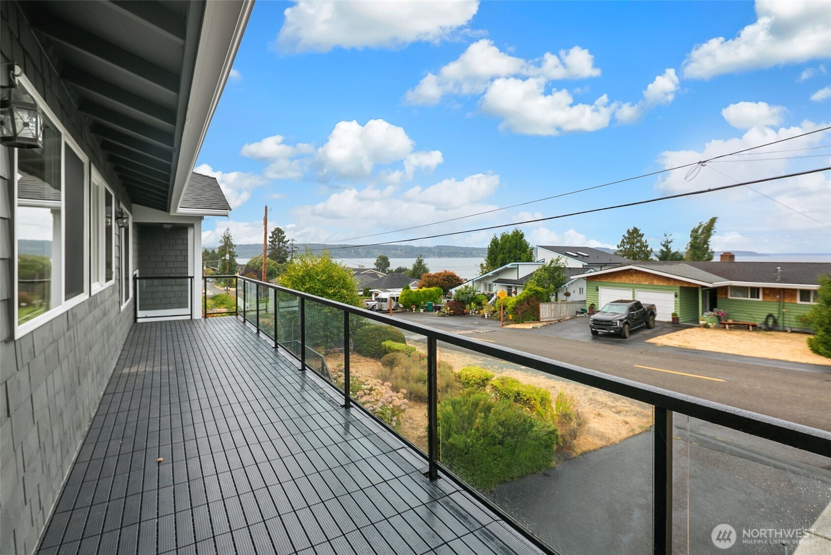 955 2nd Street Property Photo 4