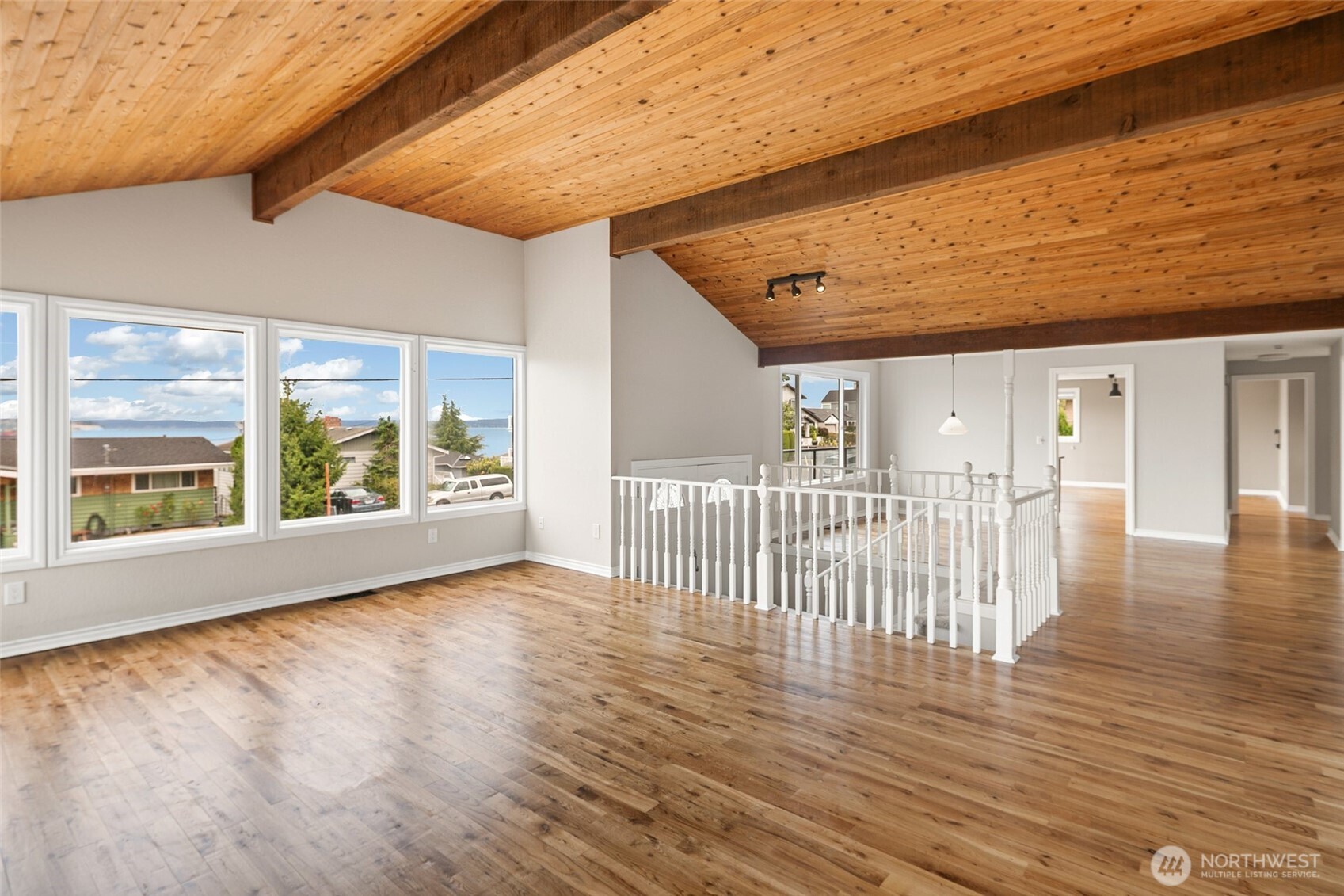 955 2nd Street Property Photo 5
