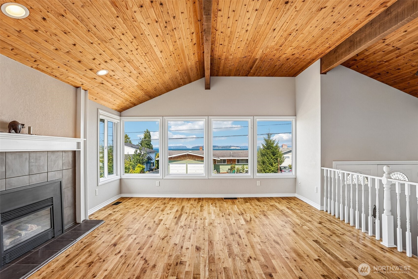 955 2nd Street Property Photo 7