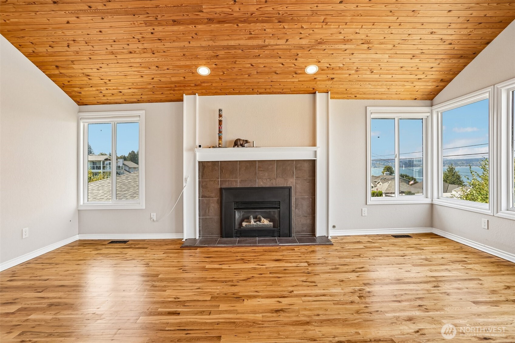 955 2nd Street Property Photo 8