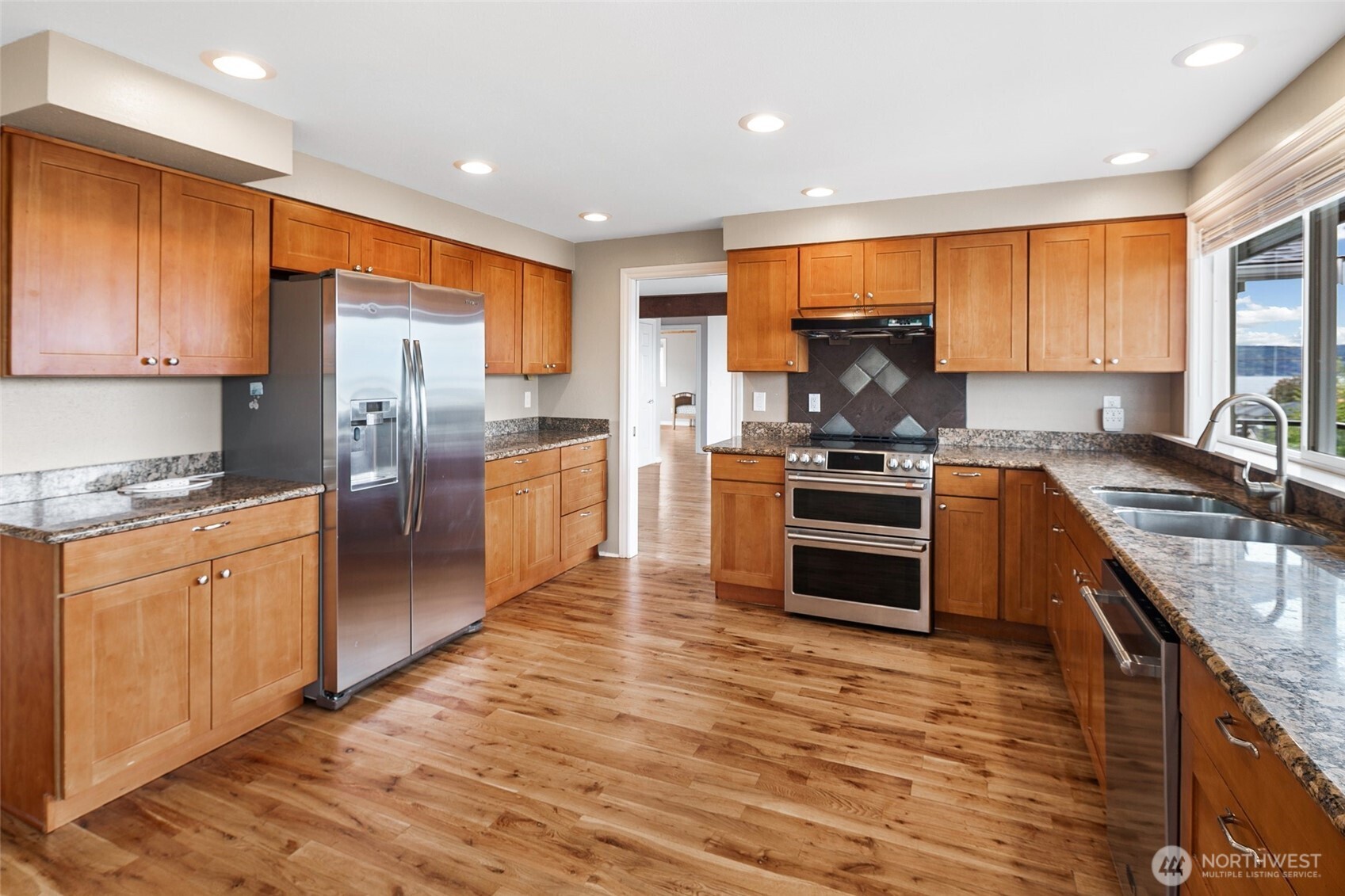 955 2nd Street Property Photo 12