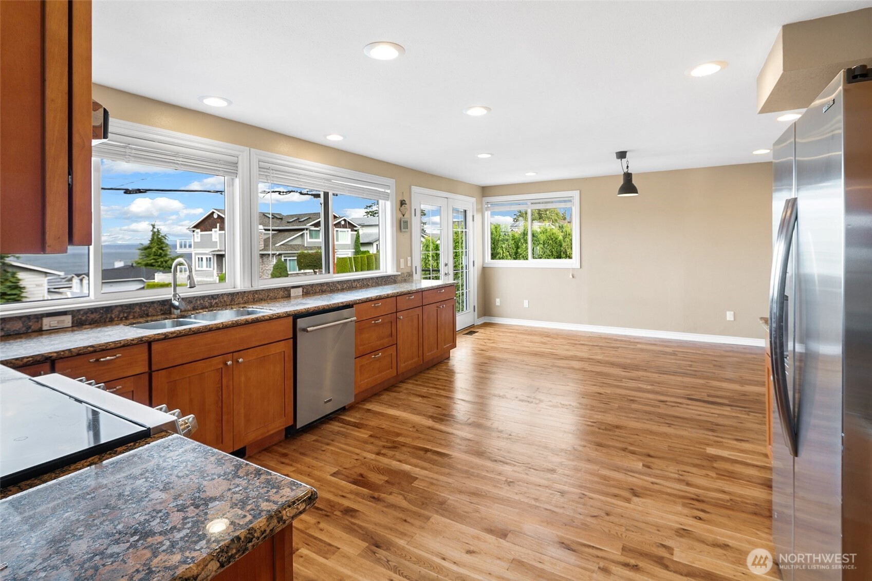 955 2nd Street Property Photo 15