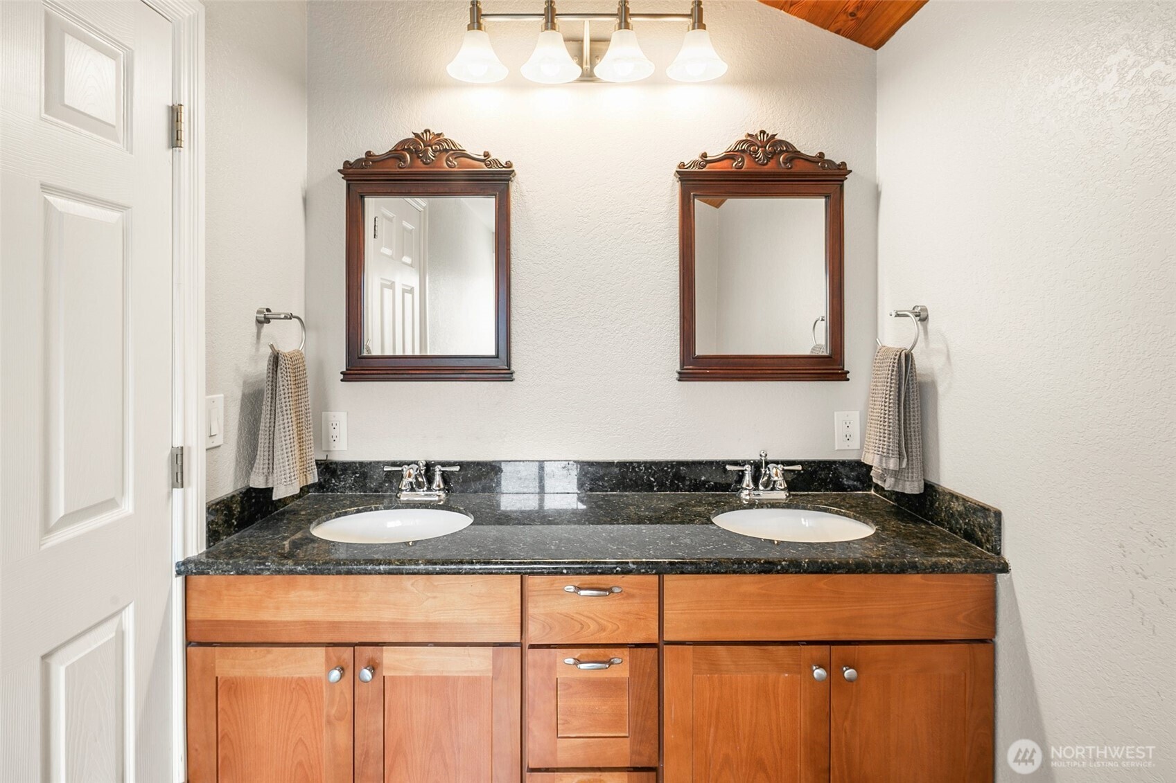 955 2nd Street Property Photo 19
