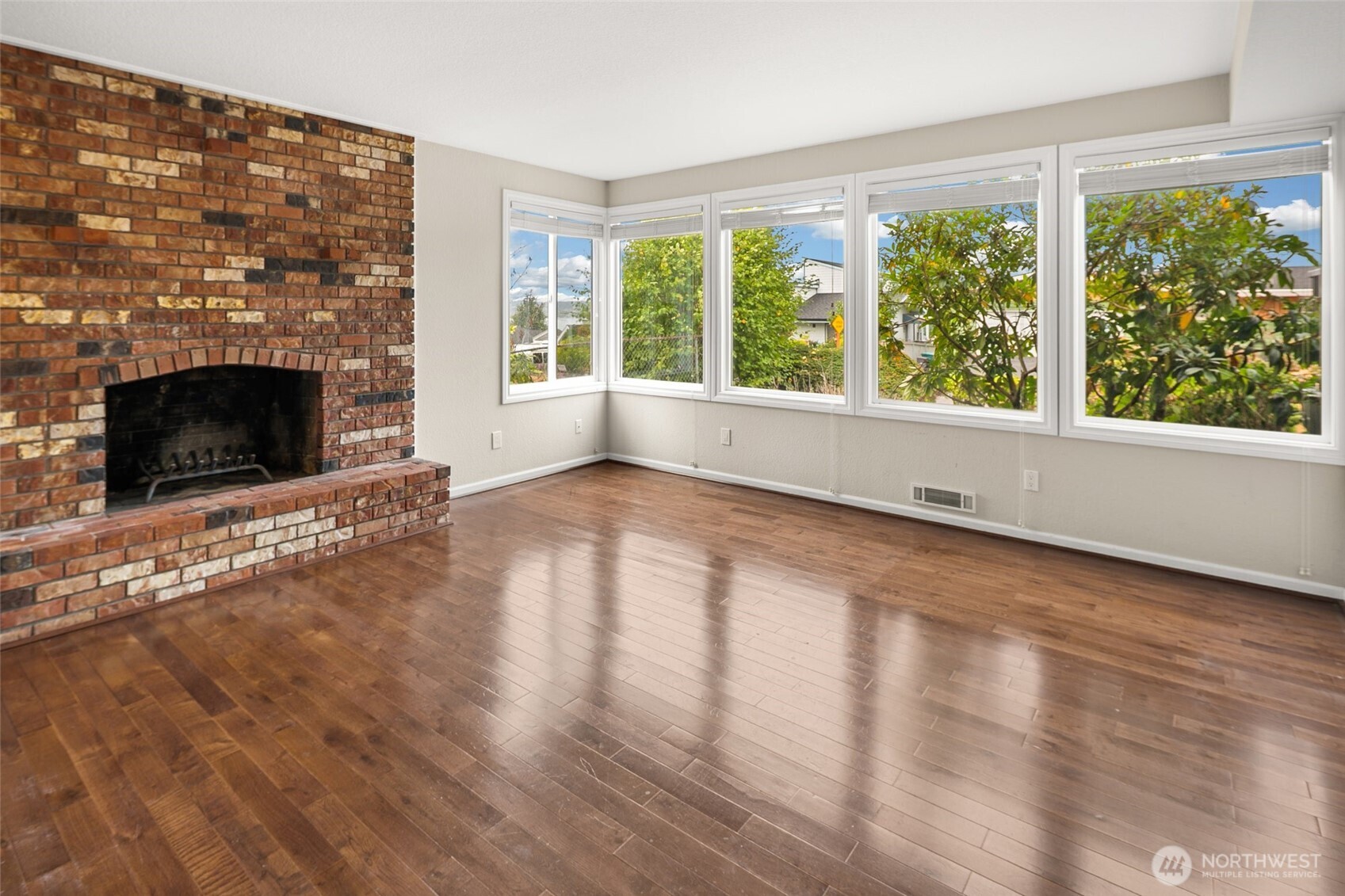 955 2nd Street Property Photo 26
