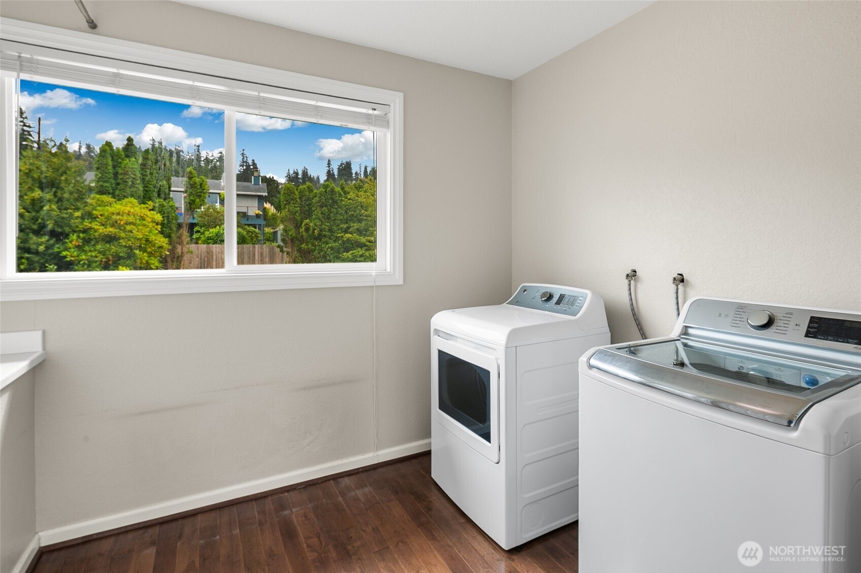 955 2nd Street Property Photo 33