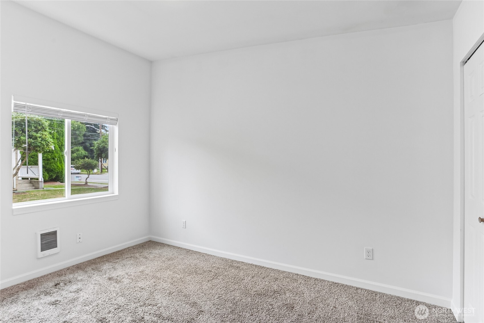 601 W Hazel Street Property Photo 28