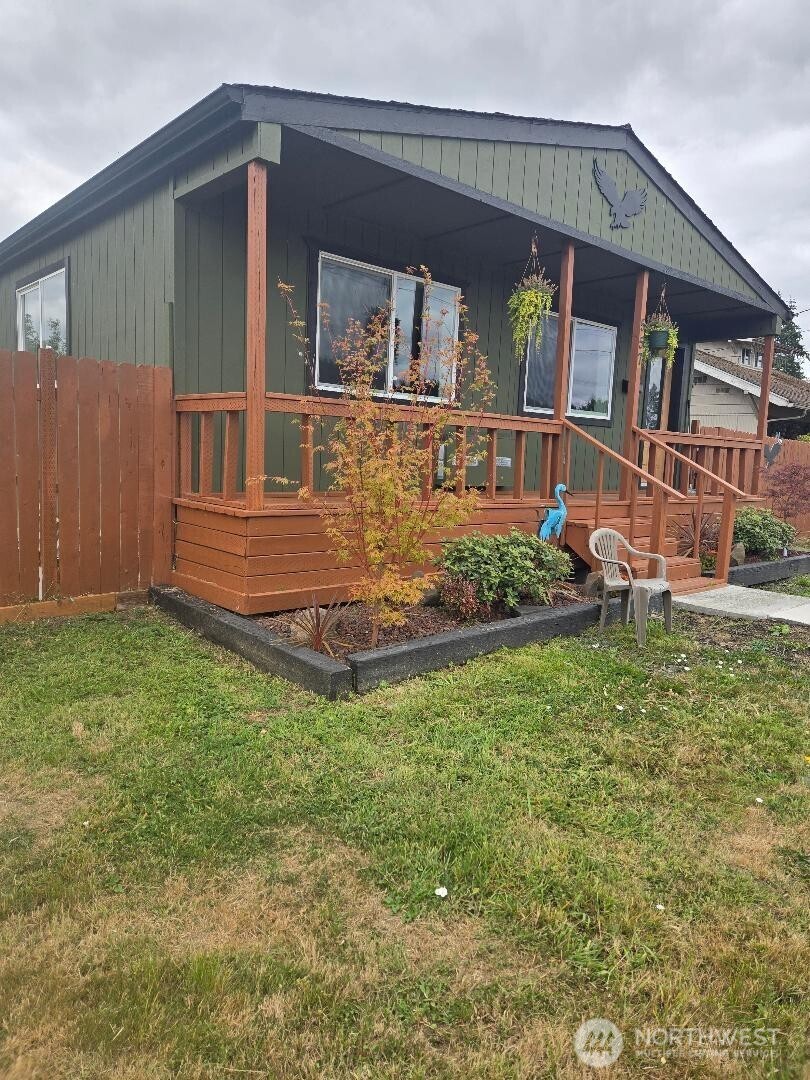 557 Sw Pacific Avenue Property Photo 3