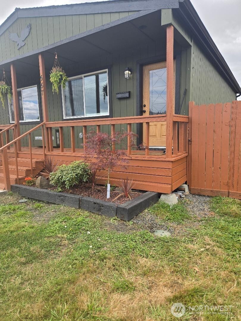 557 Sw Pacific Avenue Property Photo 4