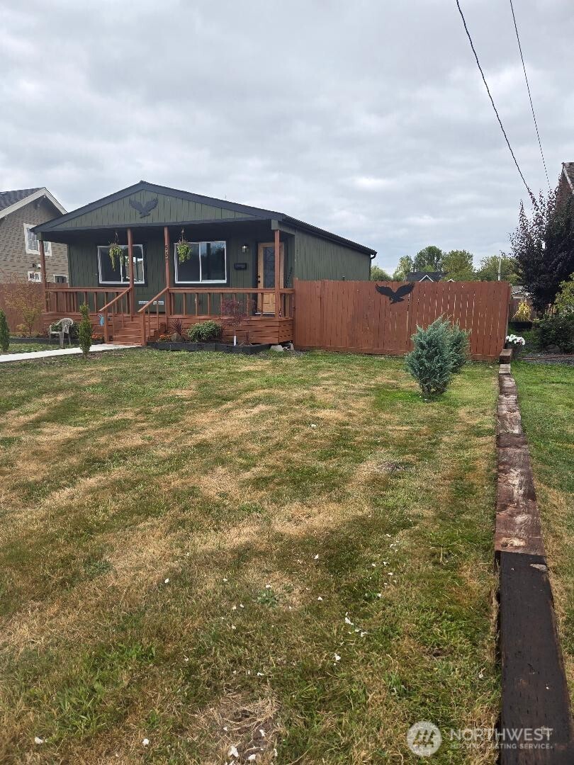 557 Sw Pacific Avenue Property Photo 5