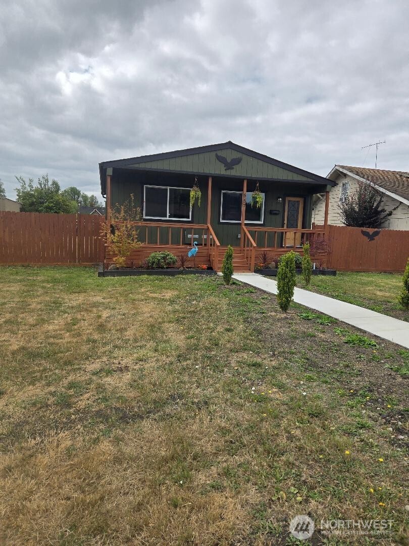 557 Sw Pacific Avenue Property Photo 6
