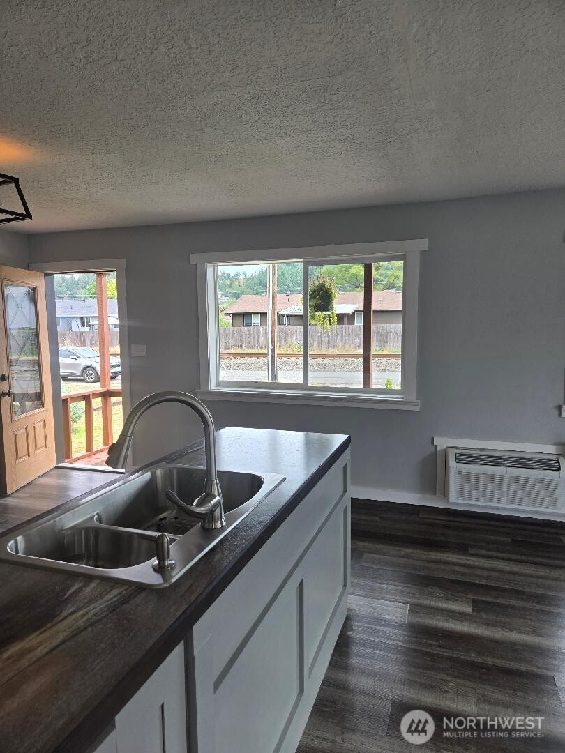 557 Sw Pacific Avenue Property Photo 11