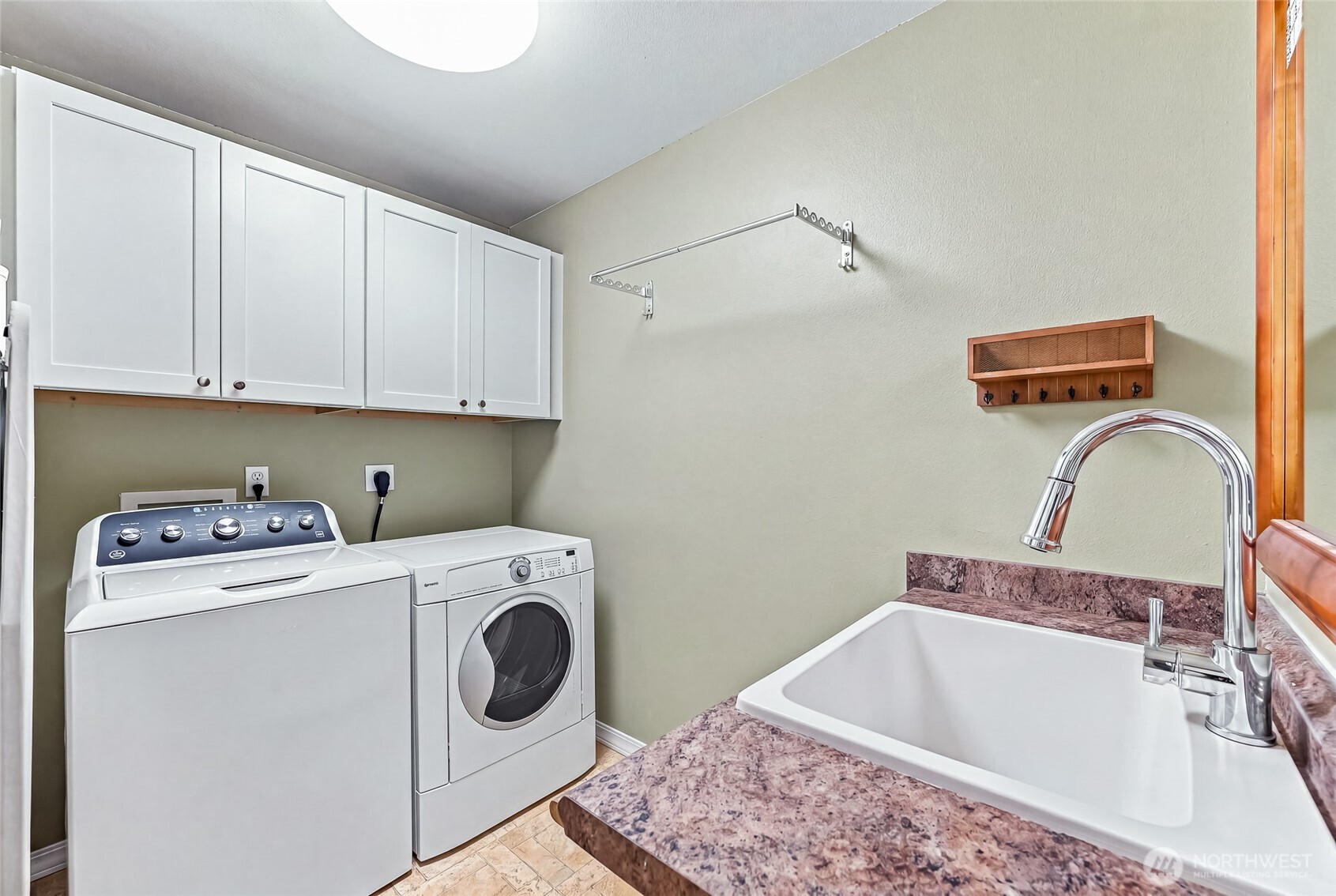 12026 Big Leaf Way Property Photo 28