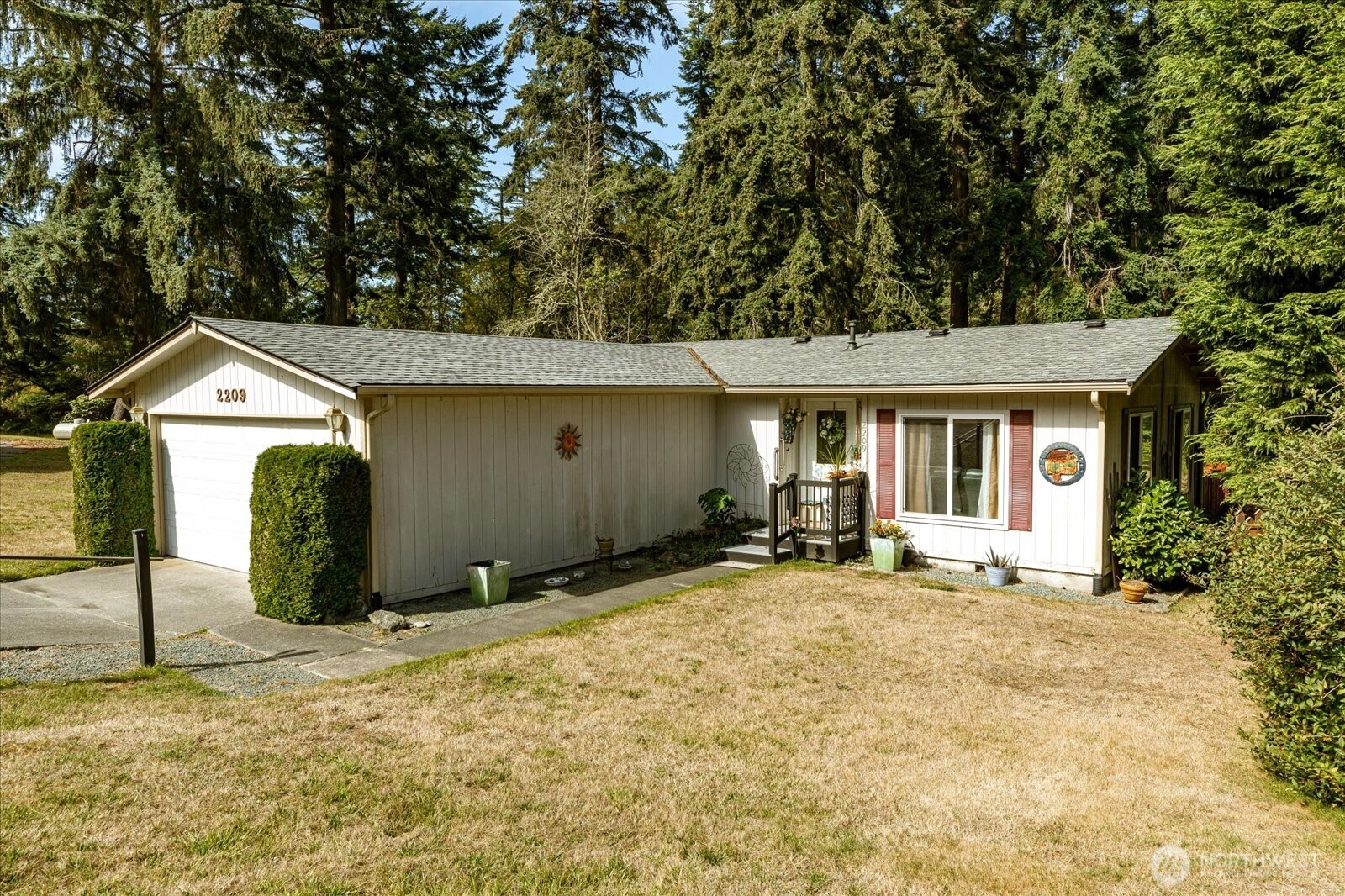 2209 Conniston Way Property Photo 2