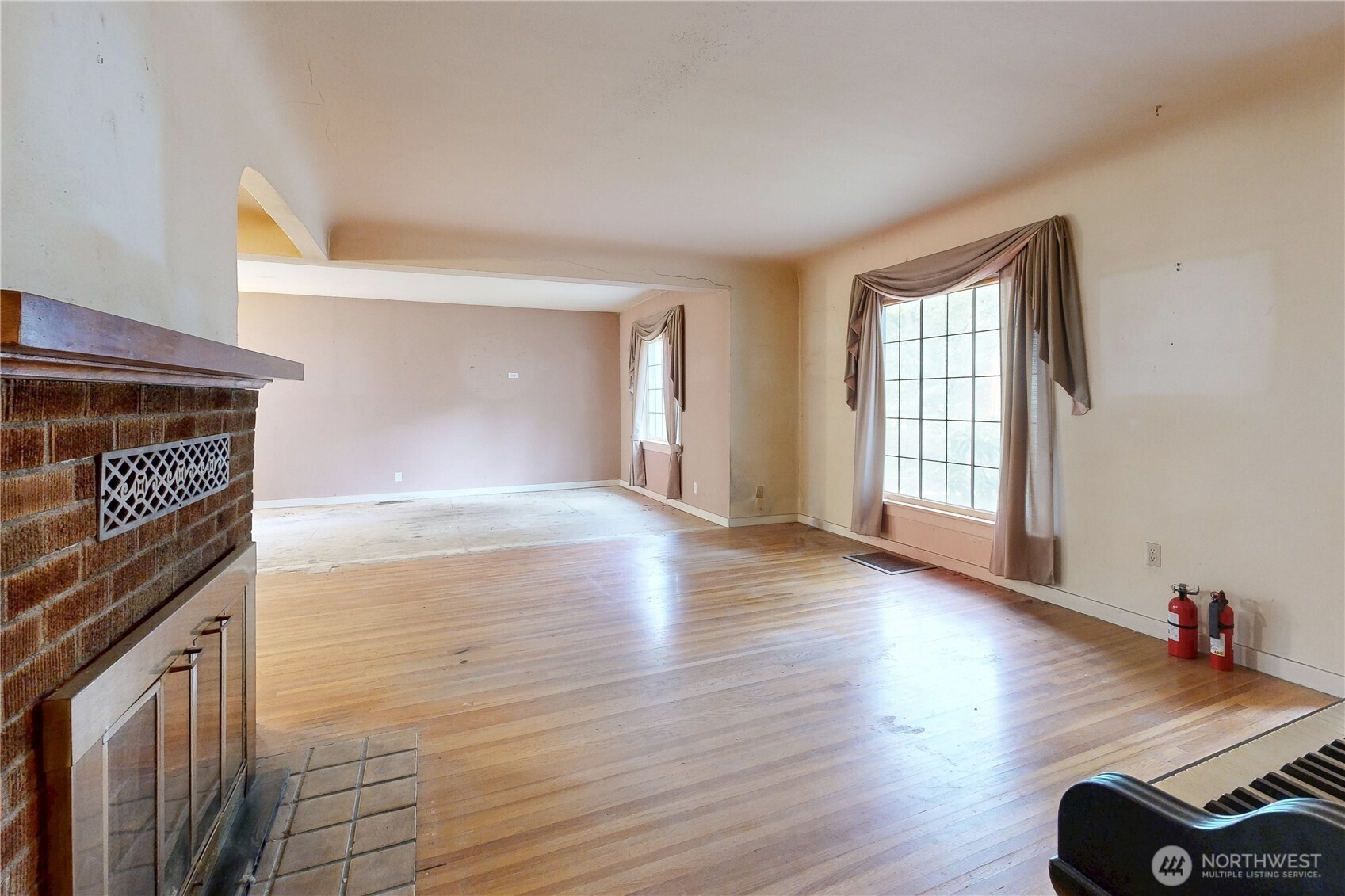 1227 Alvarado Terrace Property Photo 2