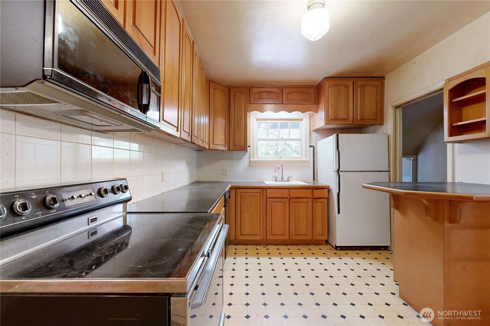 1227 Alvarado Terrace Property Photo 7