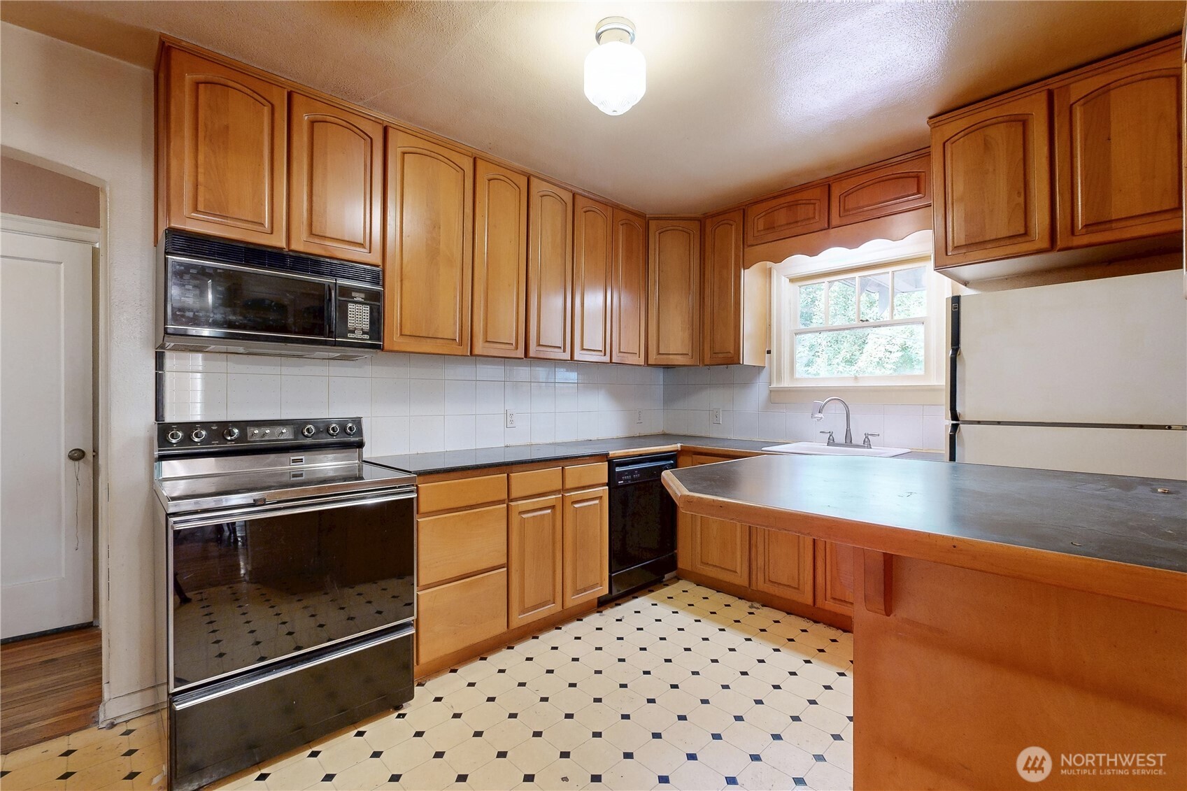 1227 Alvarado Terrace Property Photo 8