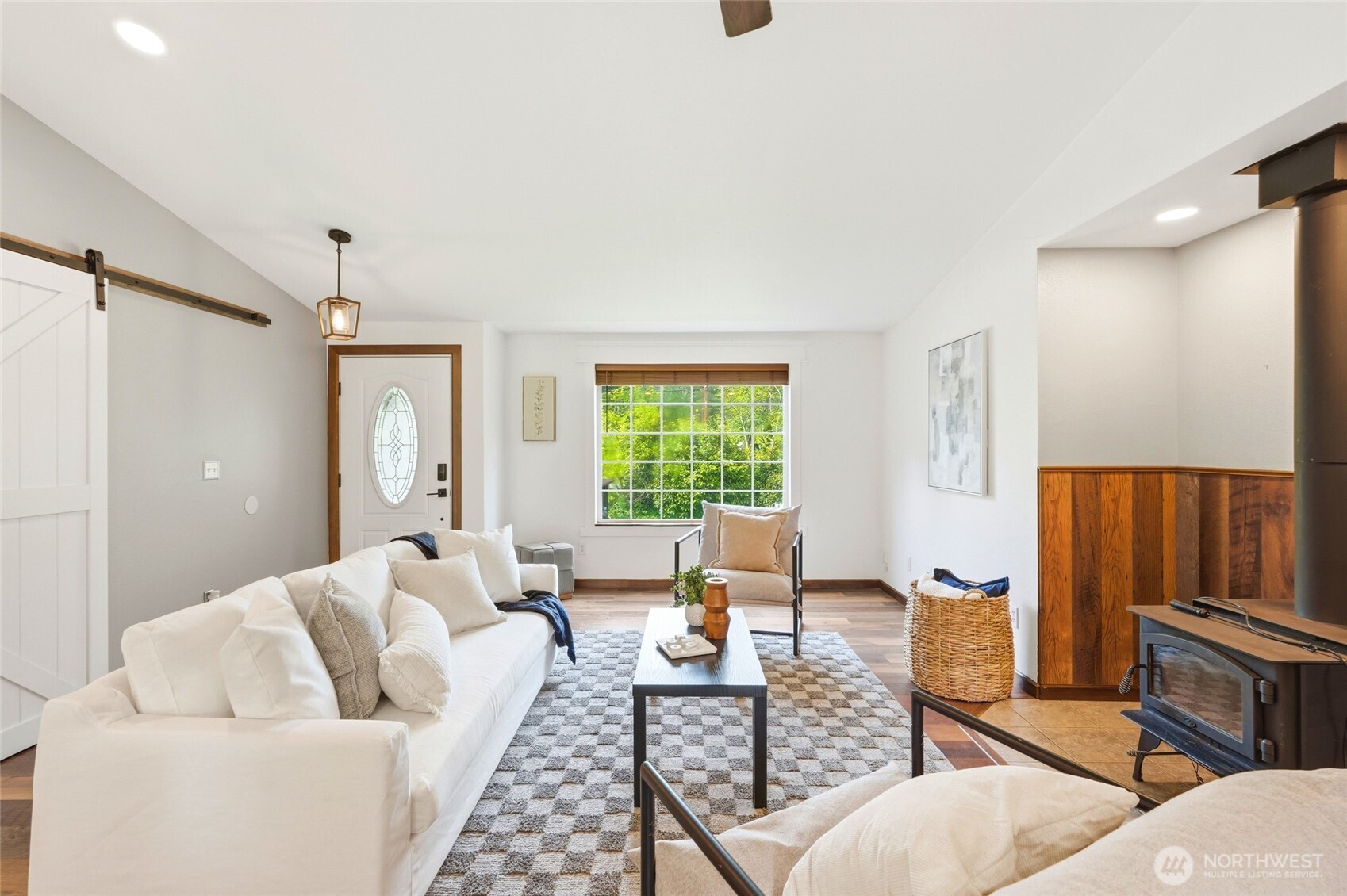 44132 Fir Road Property Photo 6