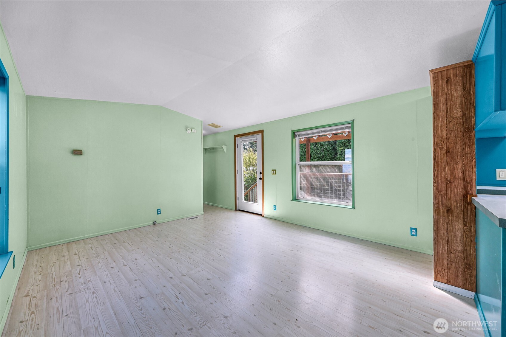 7435 Sunset Drive Property Photo 8