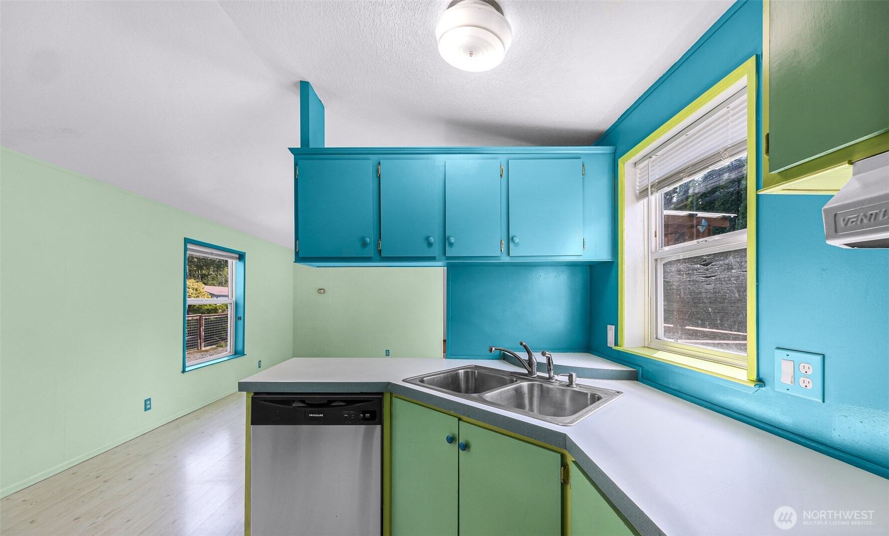 7435 Sunset Drive Property Photo 12