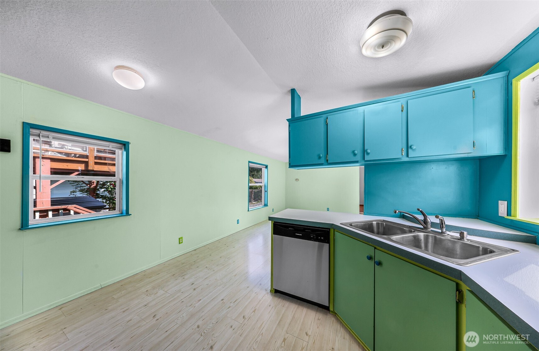 7435 Sunset Drive Property Photo 13